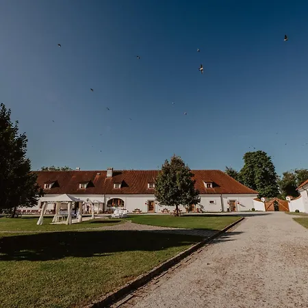 Statek Benice Chrastany (Benesov)