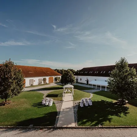 Statek Benice Guest house Chrastany (Benesov)